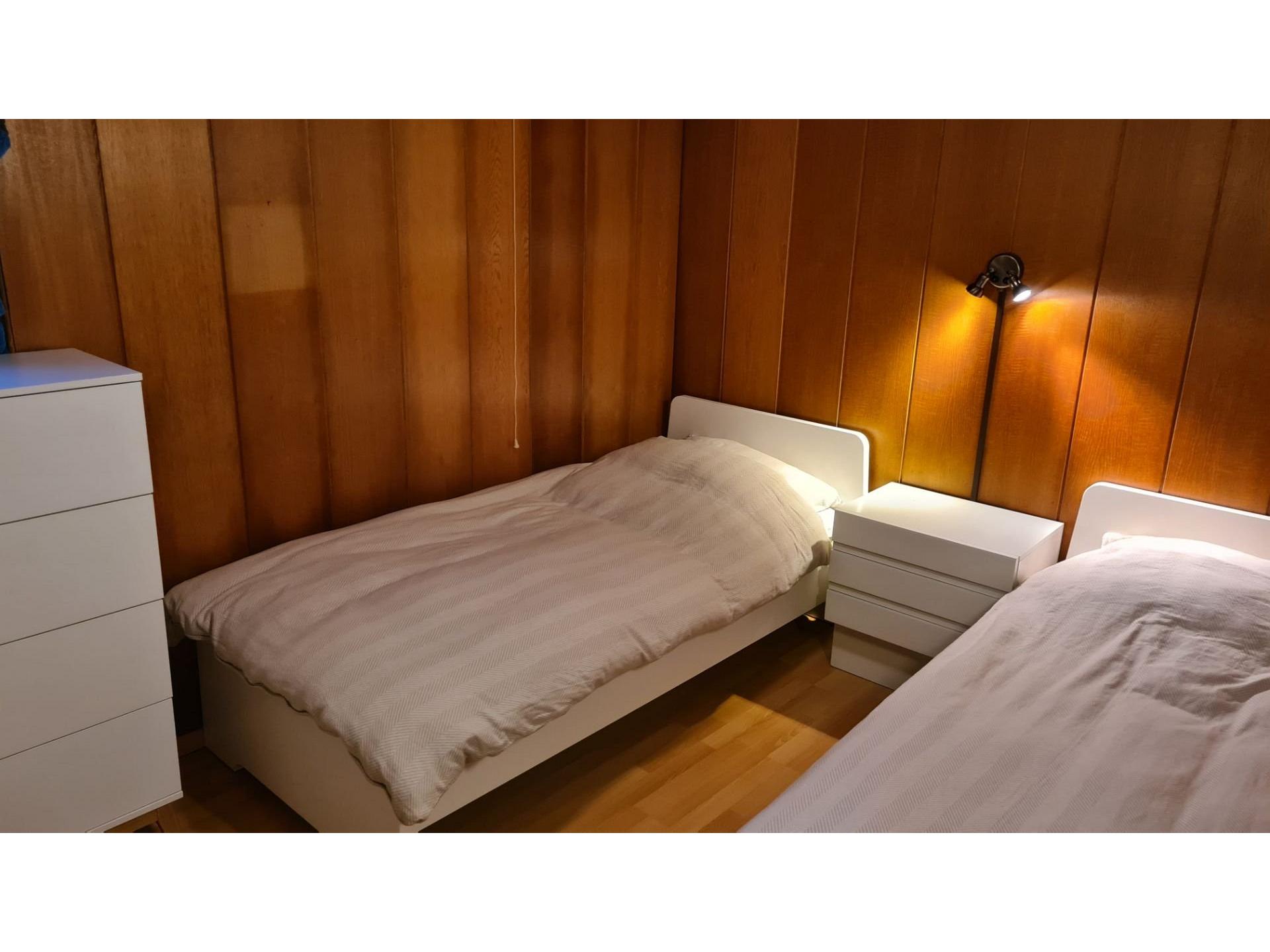Schlafzimmer mit 2 Betten