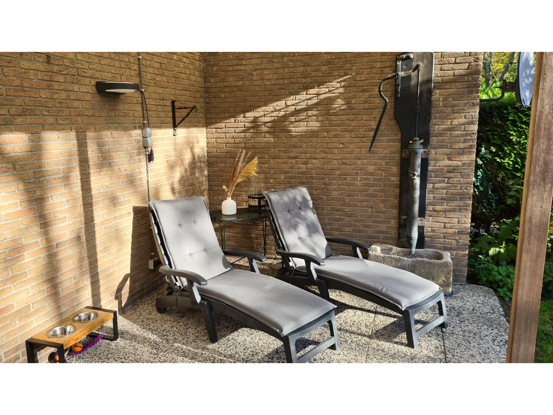 Terrasse mit Liegen